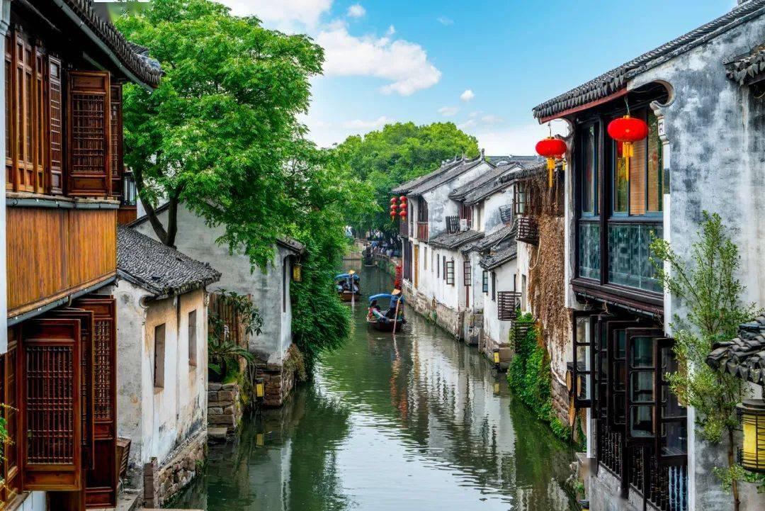 双曲铝单板是满足市场激起舆论的作品